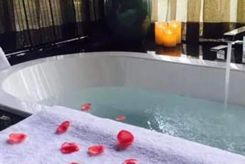 武汉汉阳区水疗池中的失重冥想:当身体学会漂浮